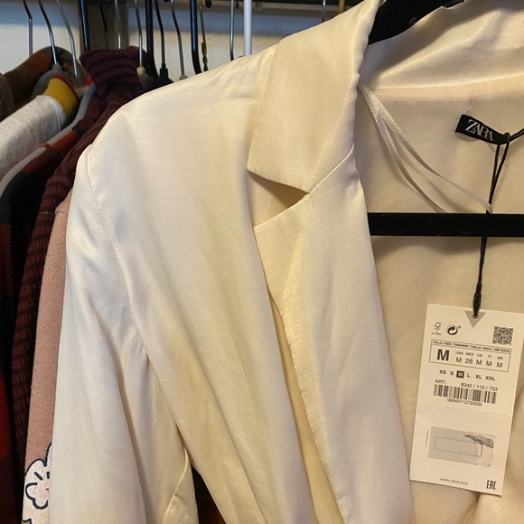 New With Tags NWT Zara White Wrap Suit Dress with Shoulderpads - Picture 4 of 4